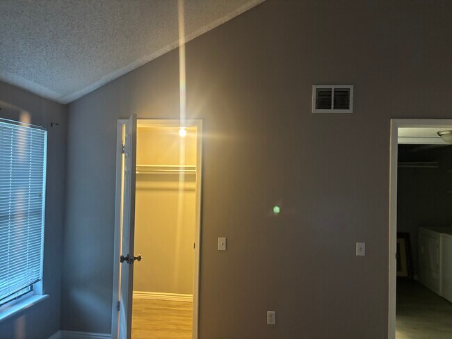 Building Photo - 14160 E Temple Dr