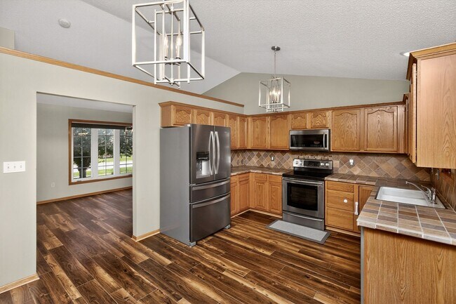 Building Photo - BEAUTIFUL 4-SEASONS ROOM!! 4 Bedroom, 3 Bathroom Home in Waukee!