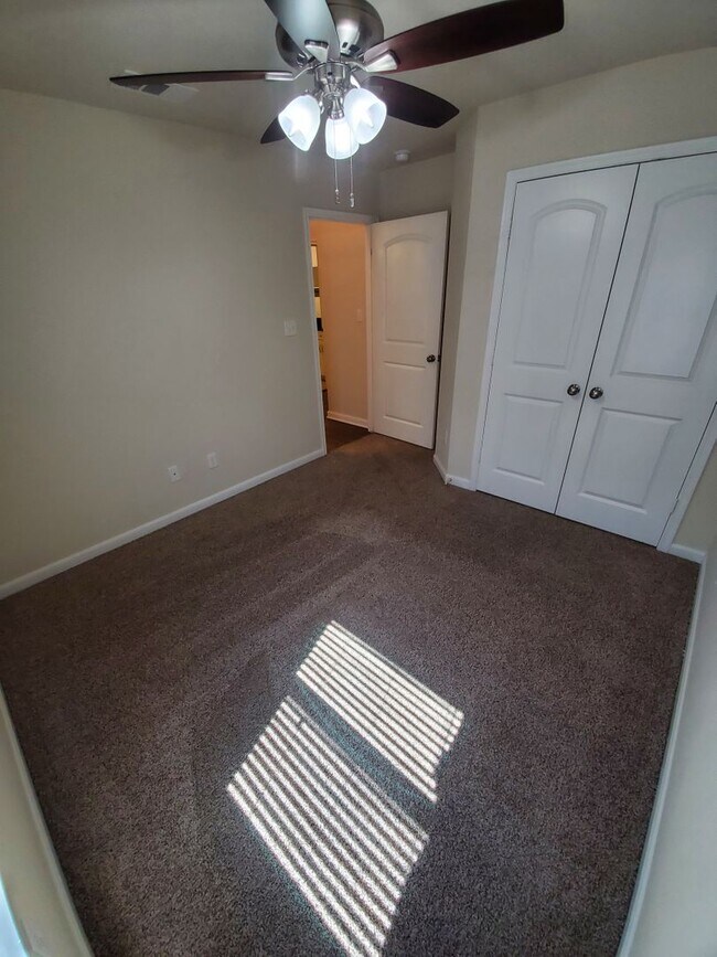Building Photo - 3/2 Home with Open Floor Plan in Bryan