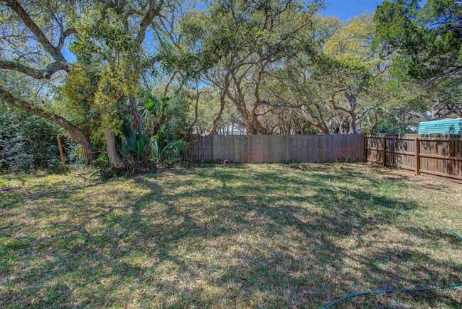 Building Photo - 253 Desoto Rd