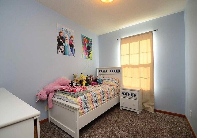 Building Photo - 7884 Redick Ave