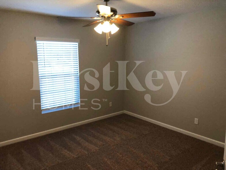 Building Photo - 1773 SW Cannon Ave