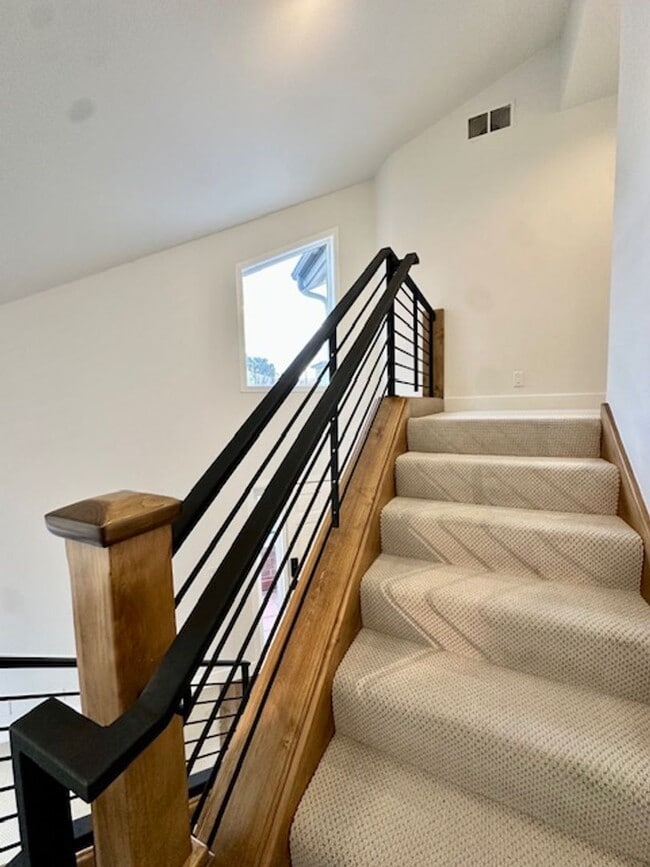 Building Photo - Riverfront Gated 2 Bedroom Luxury Condo!!