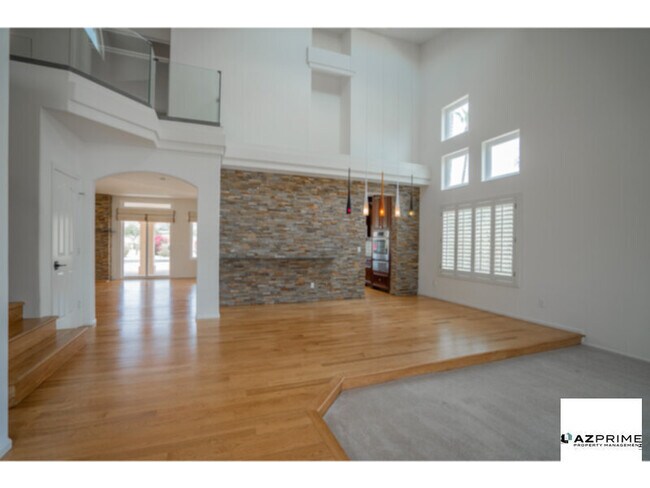 Building Photo - Discover your Dream Oasis in this 4/3 Phoe...