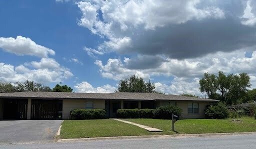 Building Photo - 305 W. Linda