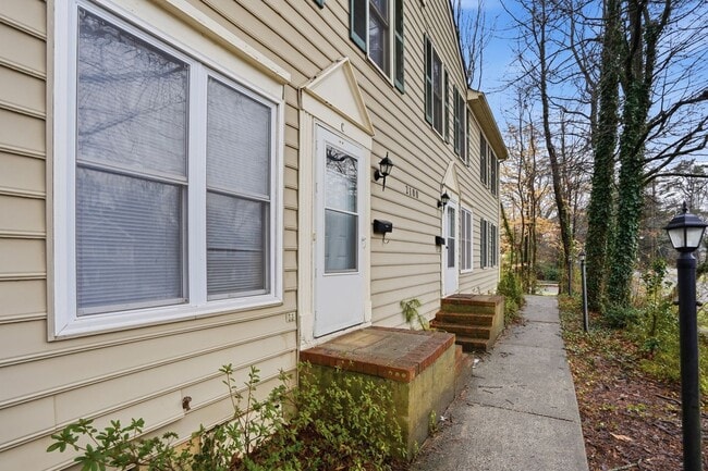 Building Photo - Oakhurst Living at Its Finest (Fresh Paint - New Carpet)