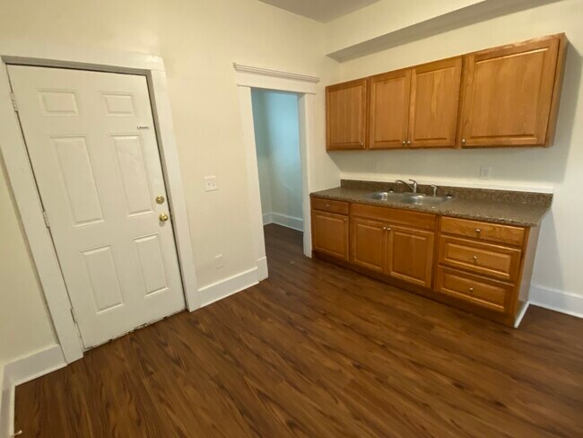 Building Photo - 82 Dana Ave