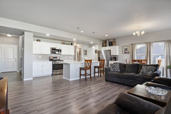 Building Photo - Modern 3-Bedroom Home for Rent in Chapel H...