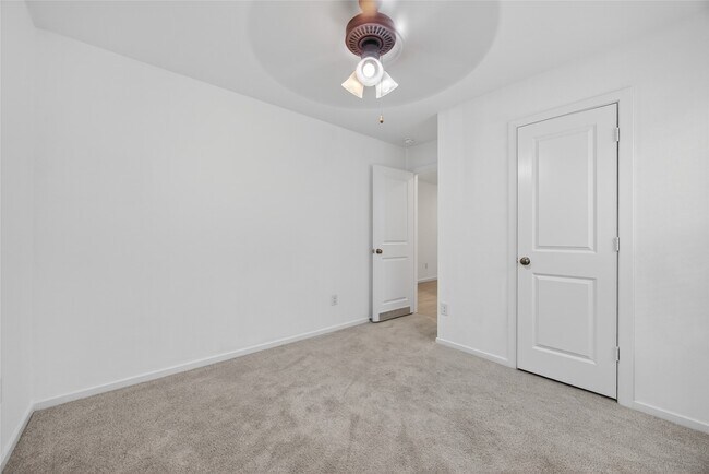 Building Photo - 6523 Water Oak Grn Ln