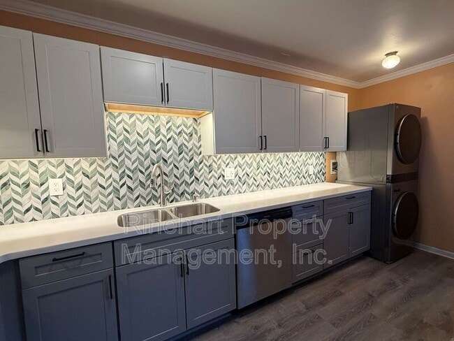 Building Photo - 285 S Herlong Ave