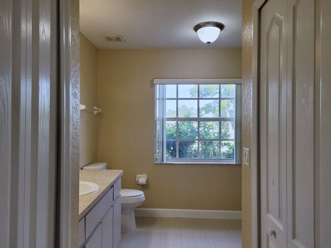 Building Photo - 3/2/2 Rental Home located centrally in Spring Hill FL 34609