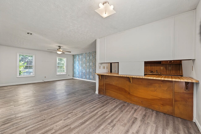 Building Photo - 2501 Riverchase Crossing NE
