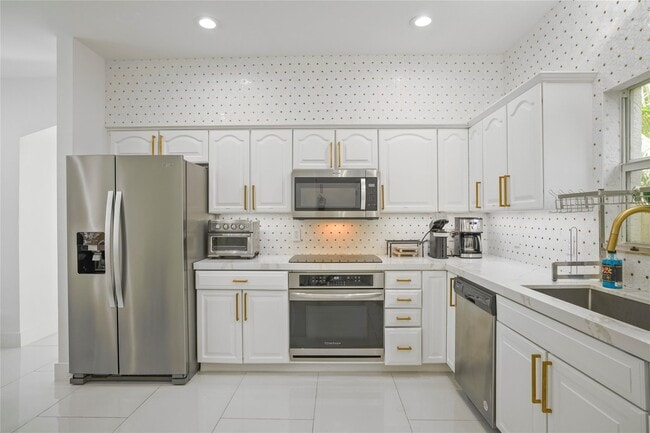 Building Photo - 833 SW 17th St