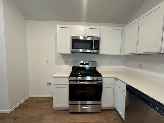 Building Photo - *Newly Built* 3 Bed 2 Bath 2 Car Garage