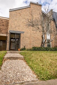 Building Photo - 1609 Saxony Ln