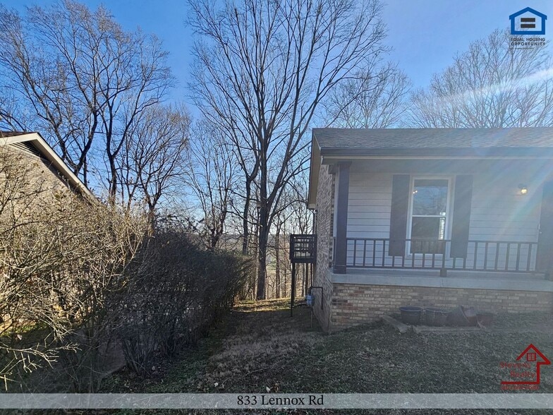 Building Photo - 833 Lennox Rd