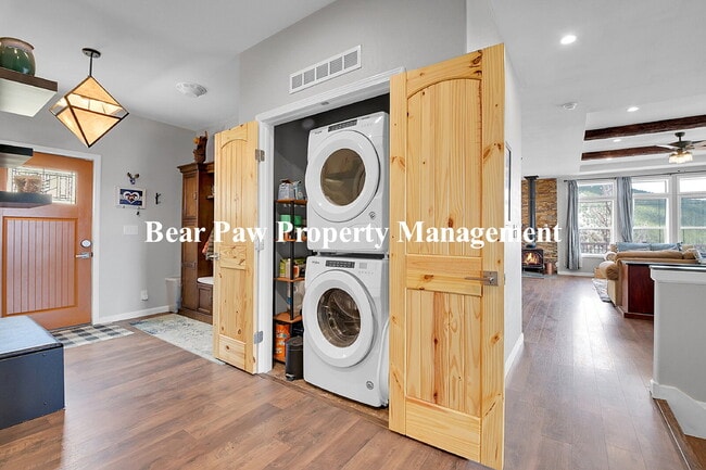 Building Photo - "Experience Mountain Living at Its Finest ...
