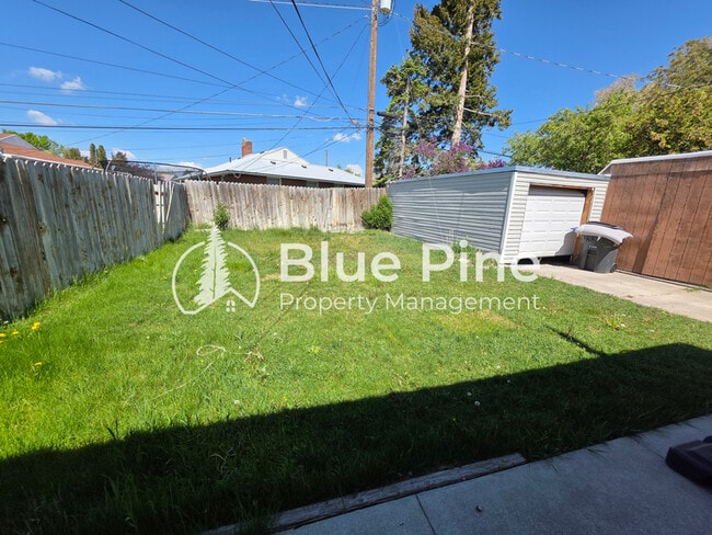 Building Photo - 640 Lincoln Dr