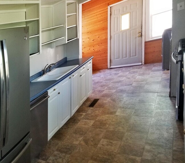 Building Photo - 702 S Washington St