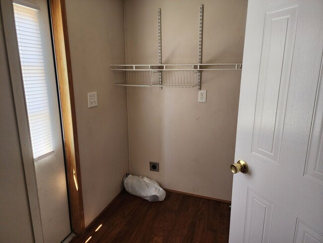 Building Photo - All utilities included!!!