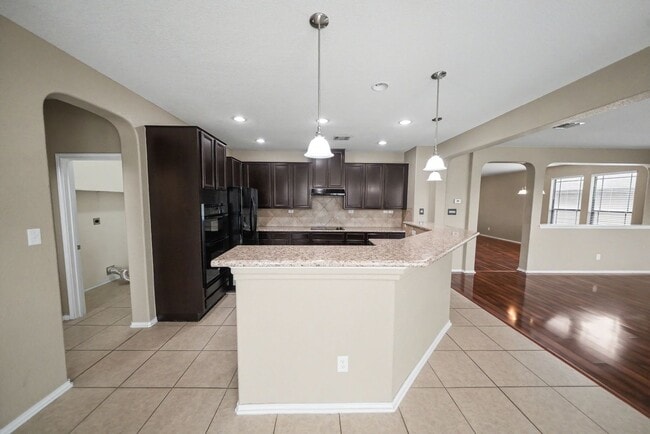 Building Photo - Spacious Live Oak Home Backing to a Greenbelt - Realtor Commission: $500