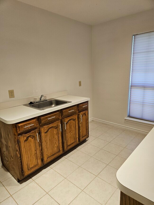 Building Photo - 3913 Davis Cir