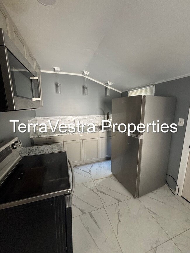 Building Photo - 3 Bed in Salem. Eligible for $500 Security Deposit.