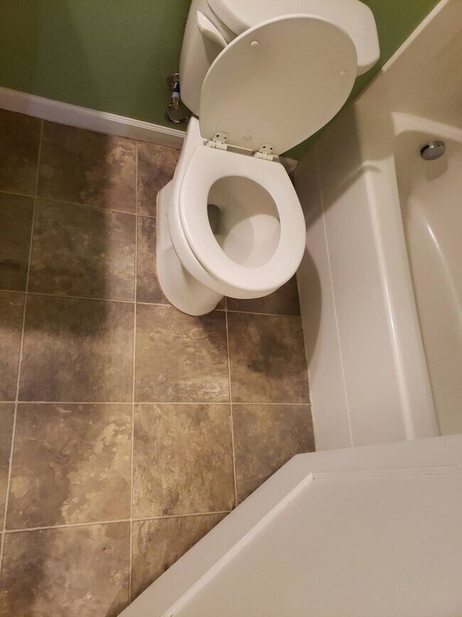 Building Photo - 1005 NE D St