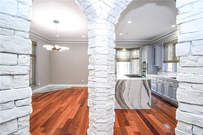 Building Photo - 4 Prichard Way NE