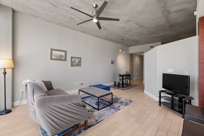 Building Photo - 777 N Ashley Dr