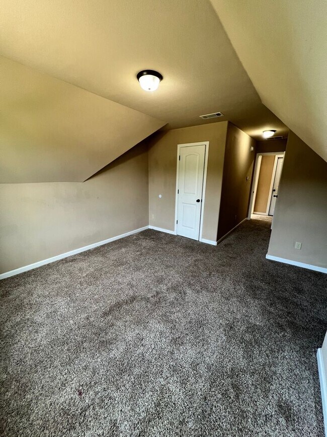 Building Photo - 4 Bdrm 2.5 bath Home-  Munford