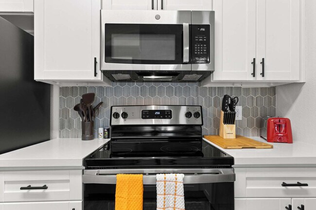 Building Photo - 875 W Pecos Rd