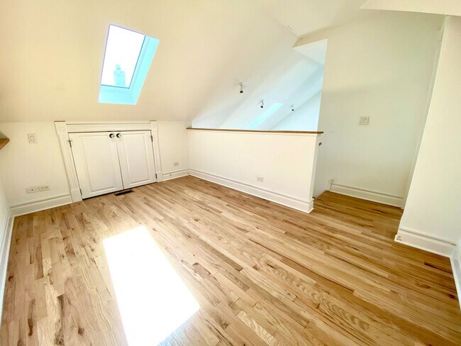 Building Photo - Pilsen 1248