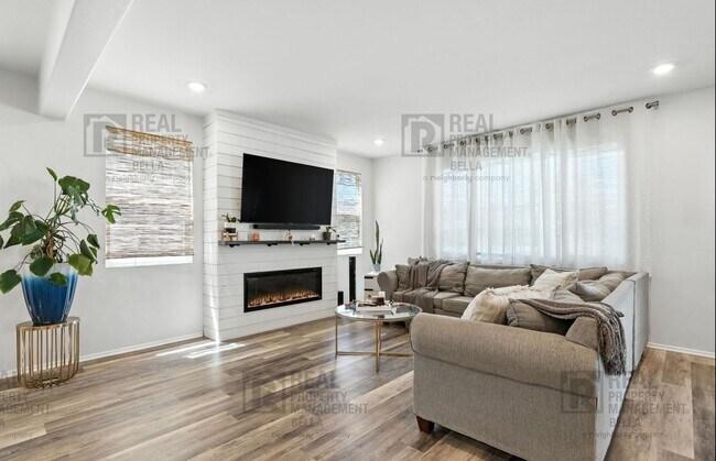 Building Photo - Beautiful 5-Bedroom Home in Audie Murphy R...