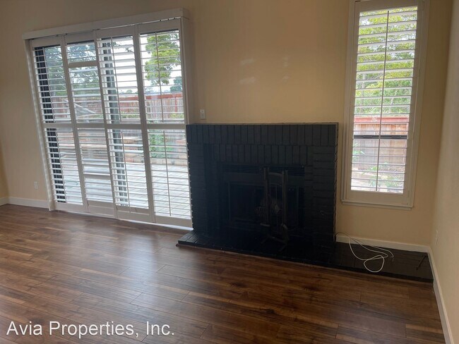 Building Photo - 2 br, 2.5 bath House - 33 Crown Circle