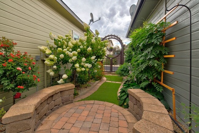 Building Photo - Sophisticated SE Boise Home Close To Downtown Boise