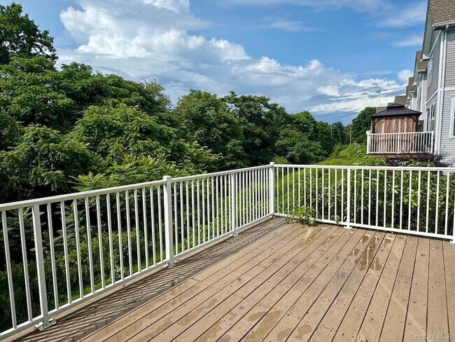 Building Photo - 95 Meadow View Dr