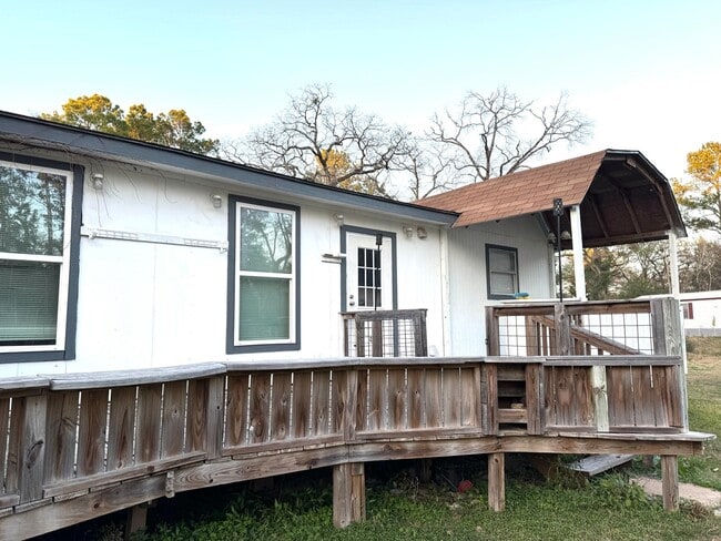 Building Photo - 16066 N Loop Dr