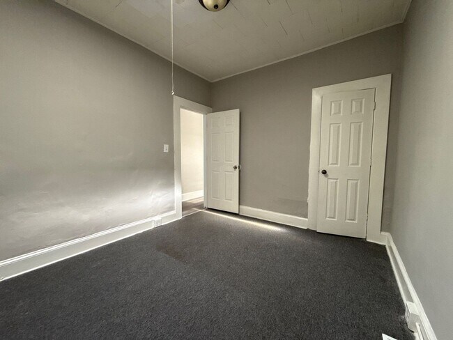 Building Photo - Three Bedroom Home In Baltimore With Park View