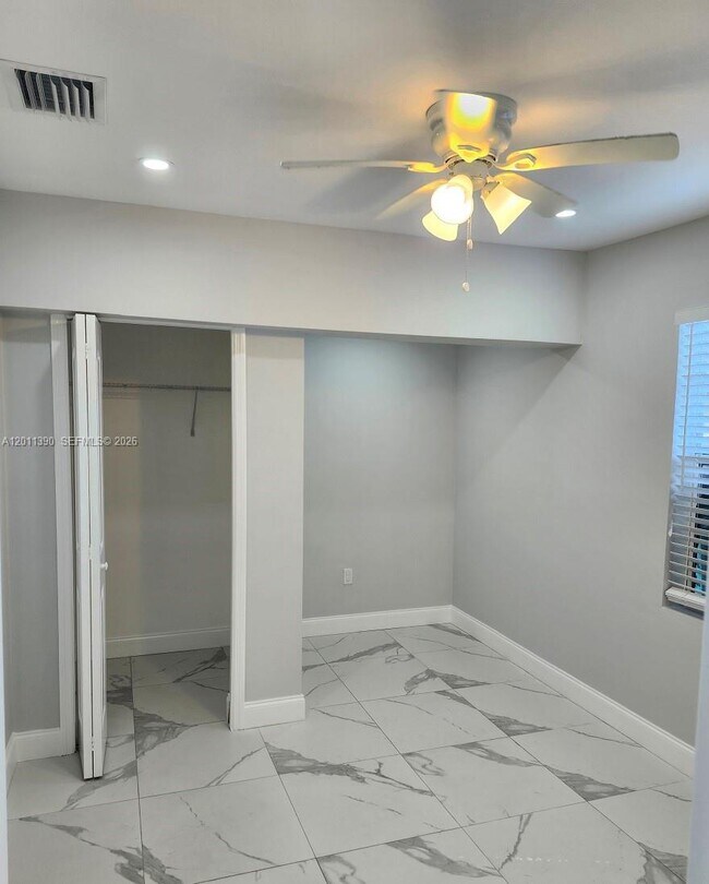 Building Photo - 1023 SW 12th Ct