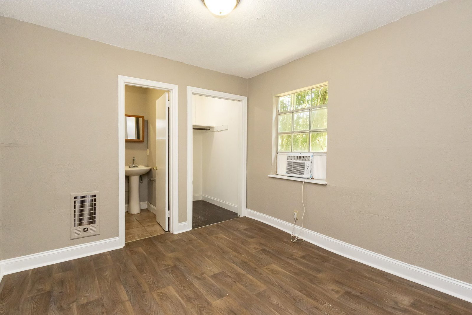 Building Photo - 387 Alice Dr