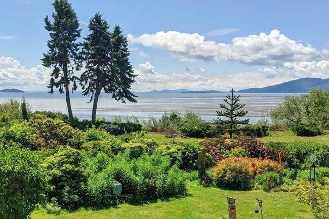 Building Photo - 3805 Marine Way