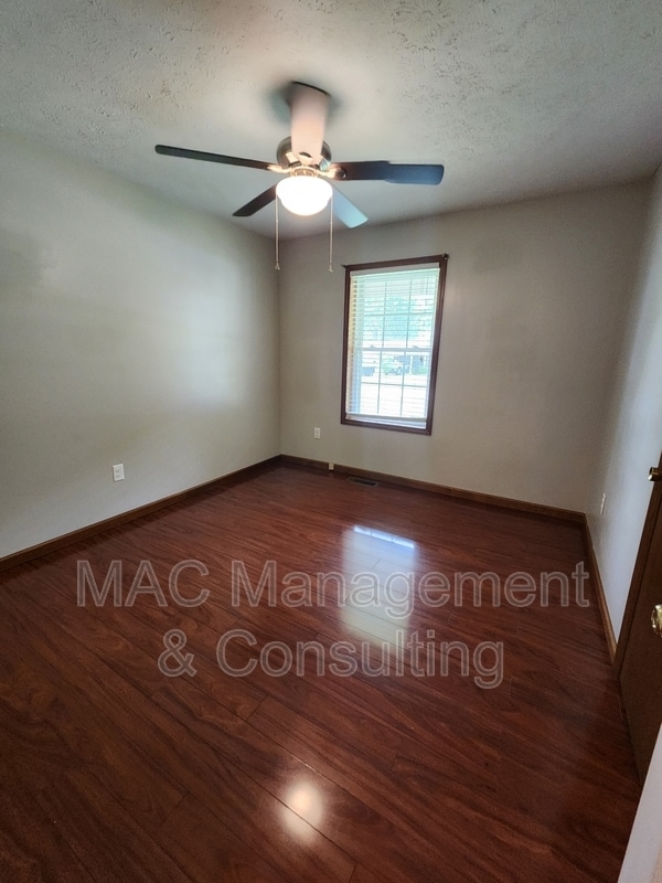 Building Photo - 1606 Brookdale Ave