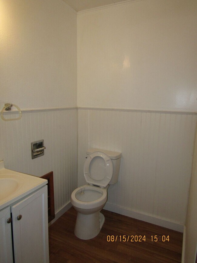 Building Photo - Very nice two-bedroom home located in the ...