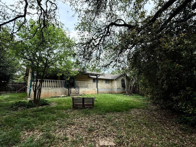 Building Photo - NEAR GOLF COURSE - WELL ESTABLISHED SPICEW...