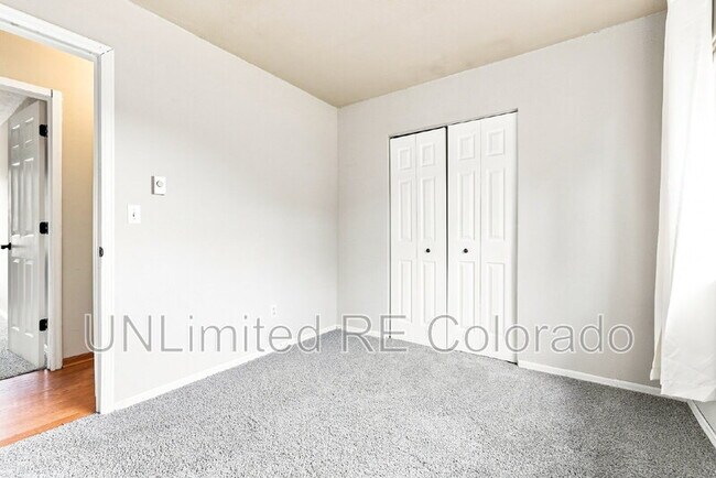 Building Photo - 1172 Glen St