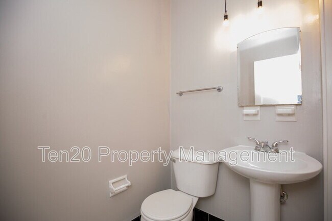 Building Photo - 1706 Wells Dr