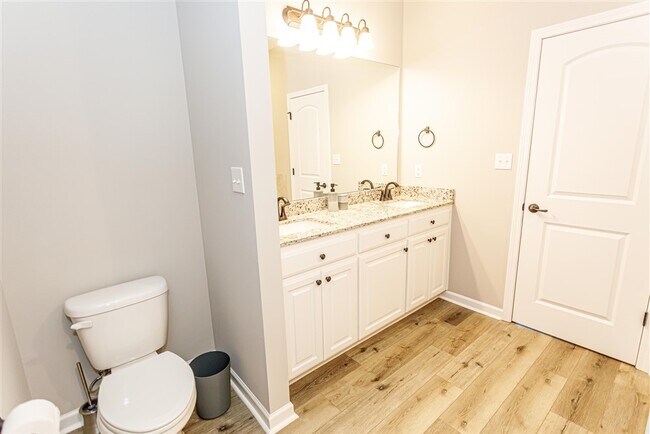 Primary Bathroom - 2931 Niccoline Way