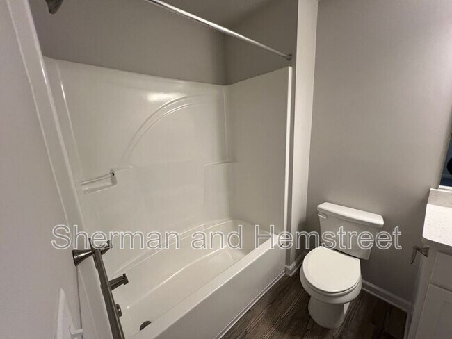 Building Photo - 7066 Hummingbird Dr