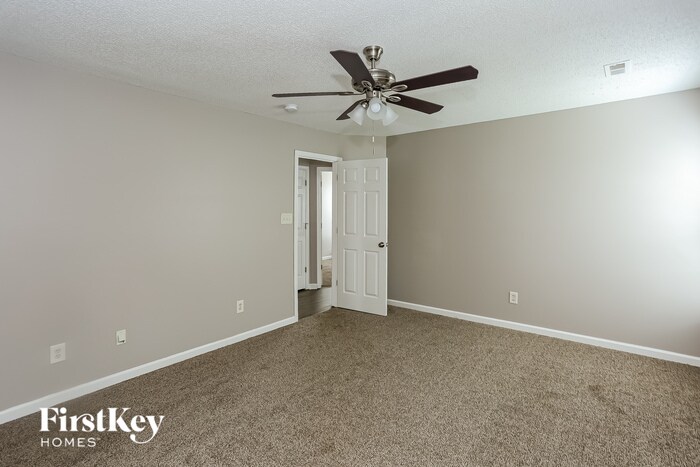 Building Photo - 933 Milkwood Ln